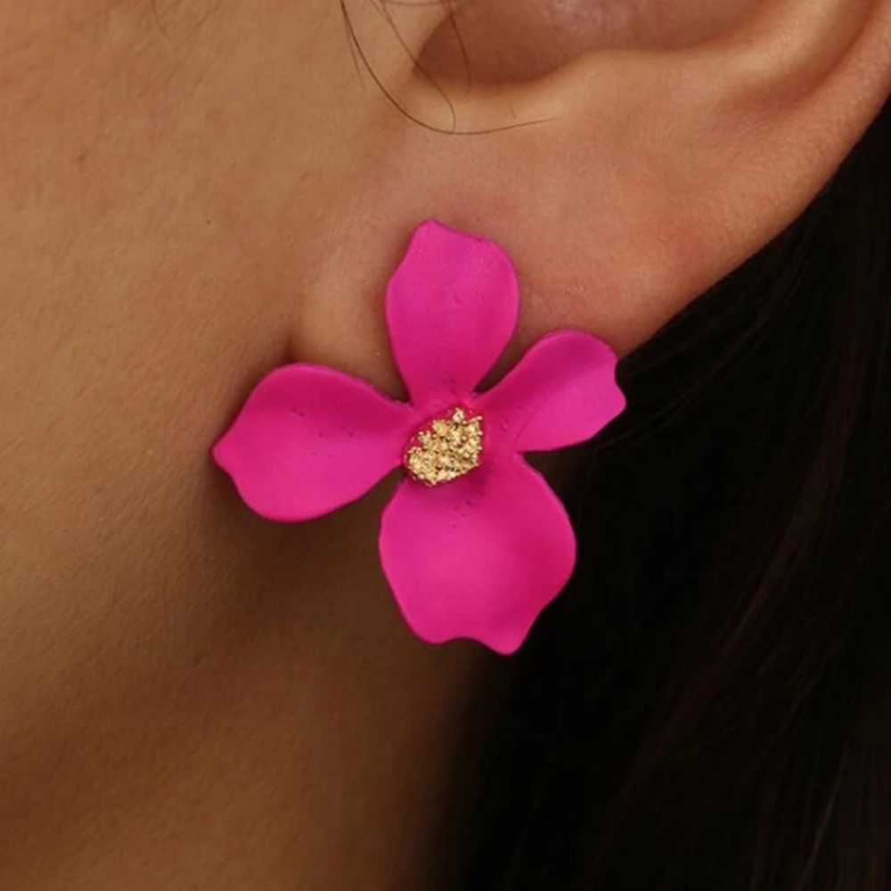 ⭐️ Beautiful Bright Pink Stud Earrings - Picture 2 of 3